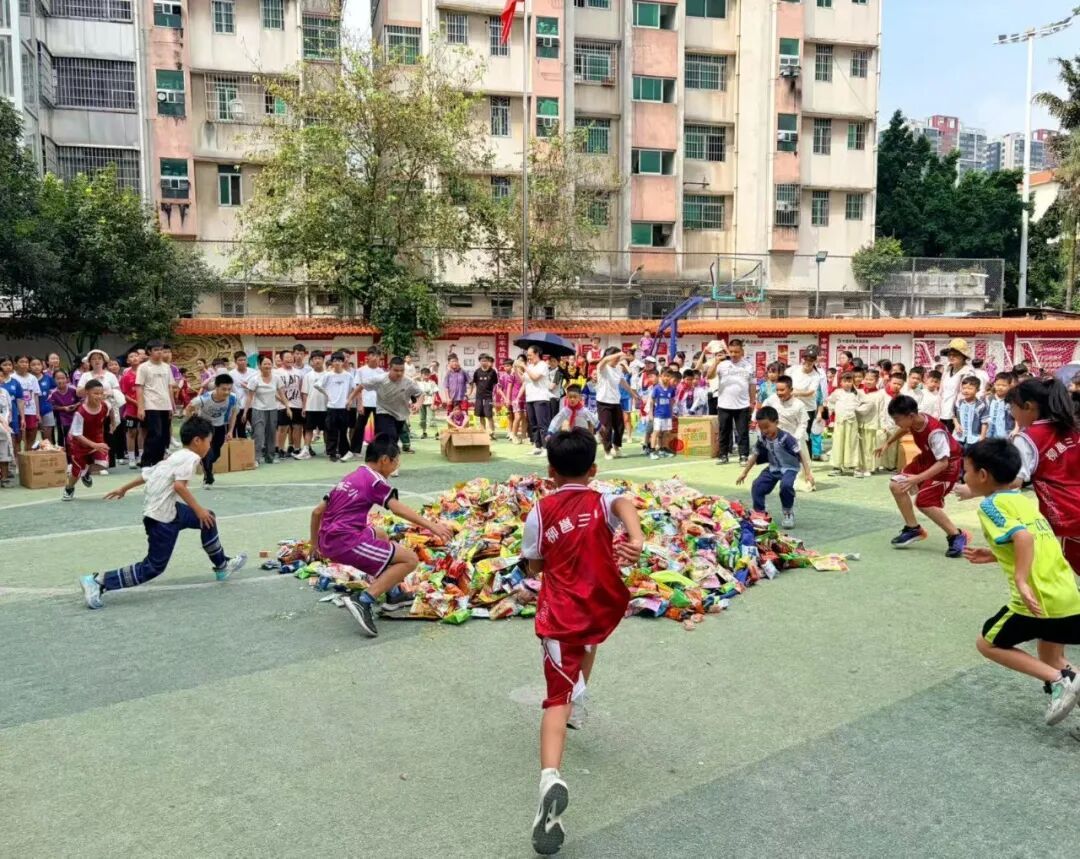 柳邕三小举行第十五届民族趣味运动会庆“六一”.jpg